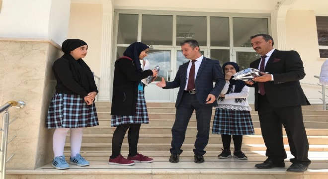  İmam Hatip Okulu’ndan tablet hediyeli tatil 